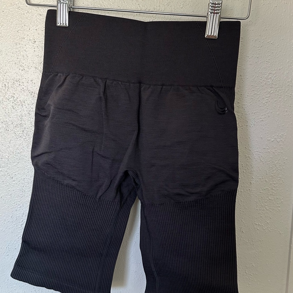 lazuli compression shorts